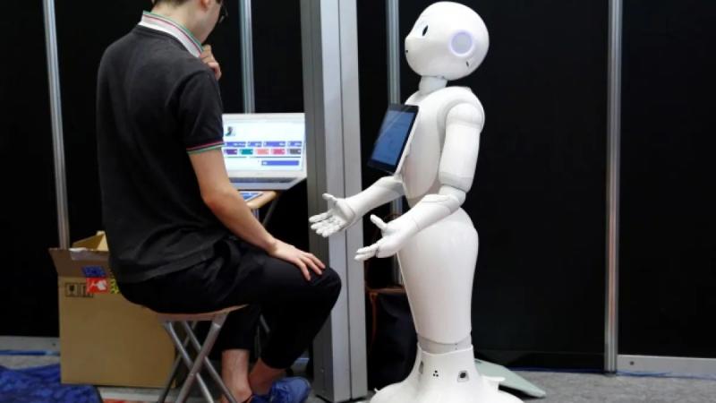 ”مستقبل الصناعات كثيفة العمالة في ظل الذكاء الاصطناعي”.. وصراع البقاء الذي يقوده الإنسان ضد الآلة