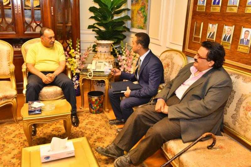 محافظ أسيوط يلتقى وفد ”قادرون باختلاف” ويعلن دعمه الكامل لتمكين ذوى الهمم