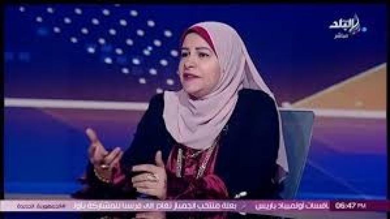 أستاذ علم اجتماع تهاجم صناع المحتوى: بيستهدفوا النساء من أجل الترند